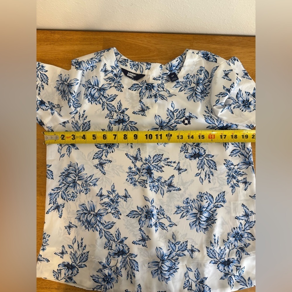 Lands End Short Sleeve Blue White Floral Blouse Butterfly Gold Buttons 6P - Picture 6 of 8